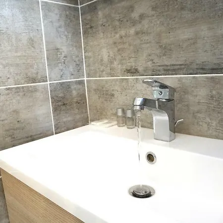 Terrasse - Parking Privé - Proche Ligne 1 Appartement *